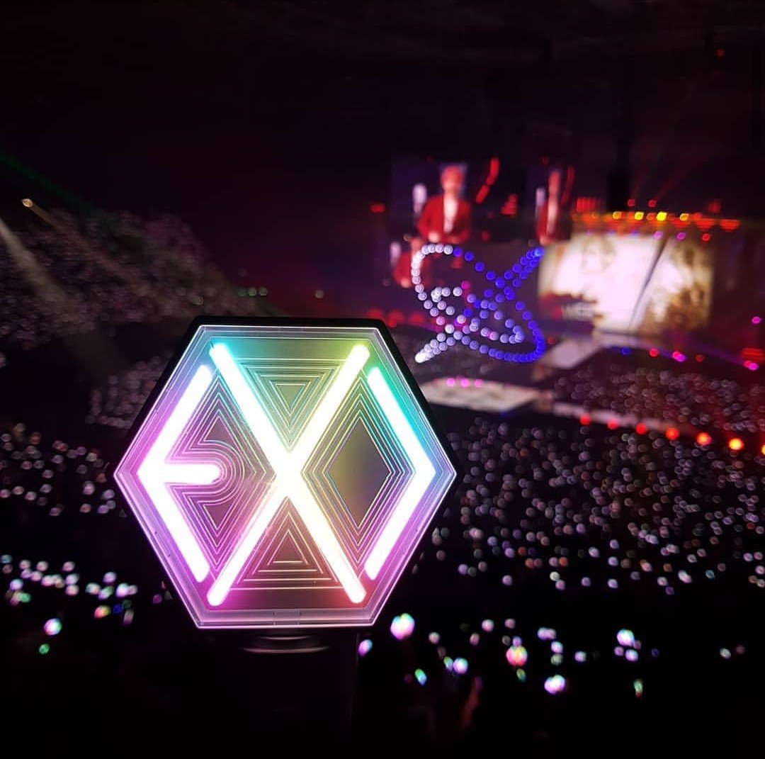hello_o_future's tweet photo. 🎊HAPPY BIRTHDAY EXO-L🎊
Let's stay together with EXO for a long time
L-1485❤
#5YearsWithEXOL https://t.co/WGWxhpUjAG