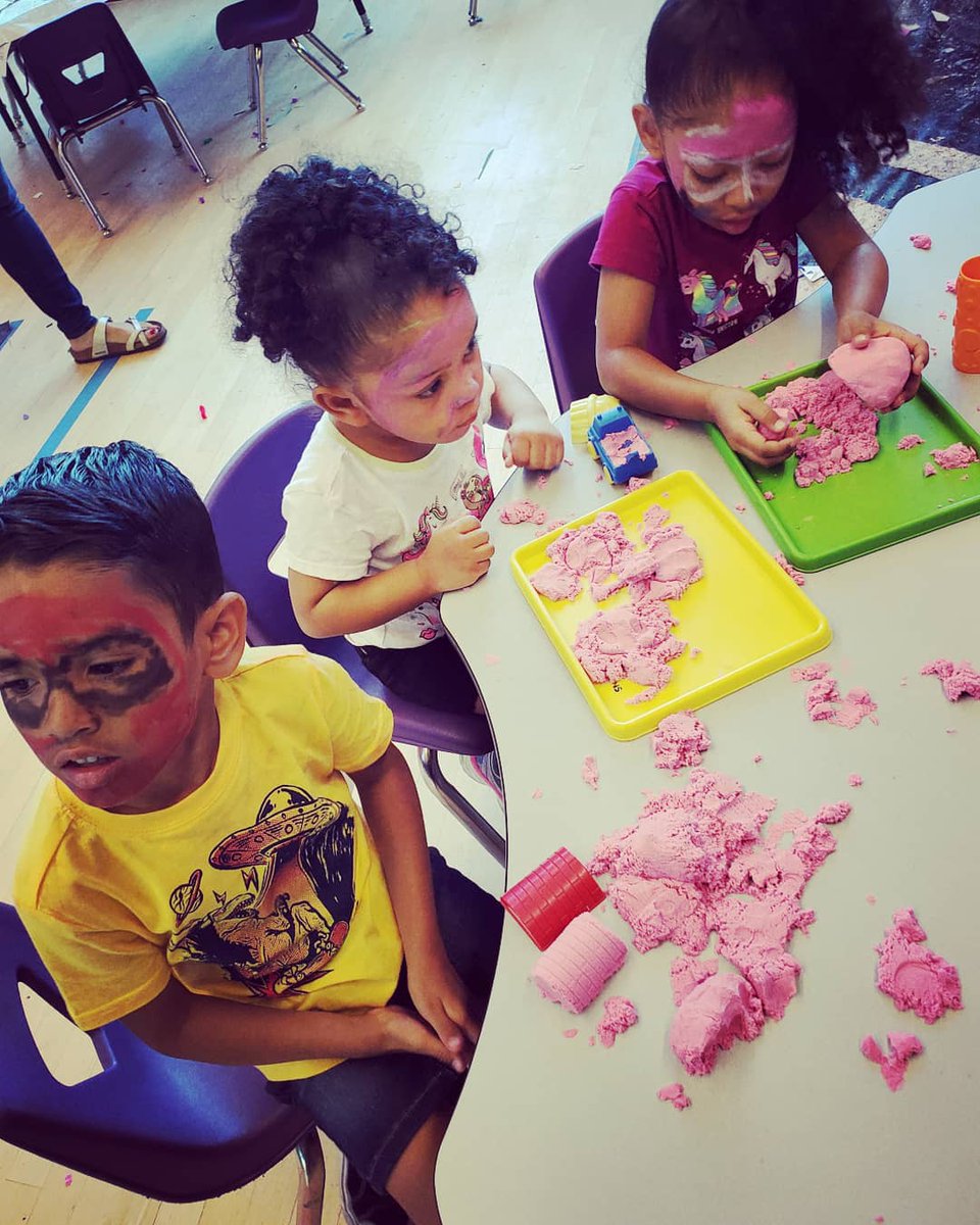 alohacurlies's tweet photo. #ad "Creativity is intelligence having fun".. &amp; today was filled with just that at @childmusephx !! We climbed to the very top of the jungle gym, painted giant robots, built castles, and so much more! 🙌🏼🤩 #PLAYfluencer #funinphoenix #phoenixaz #childmusephx https://t.co/QxH2qZiRS9