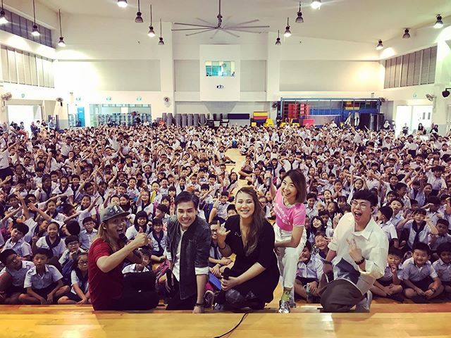 MICappella's tweet photo. Starting the week bright and early at @endeavourprimaryschool ! Thank you for having us and have an awesome week ahead! 🙌😘 #assemblyshow #vocalexplosion #schoolassembly #schoolshow https://t.co/uYvMhKZcQK https://t.co/s1QwkNjYzM