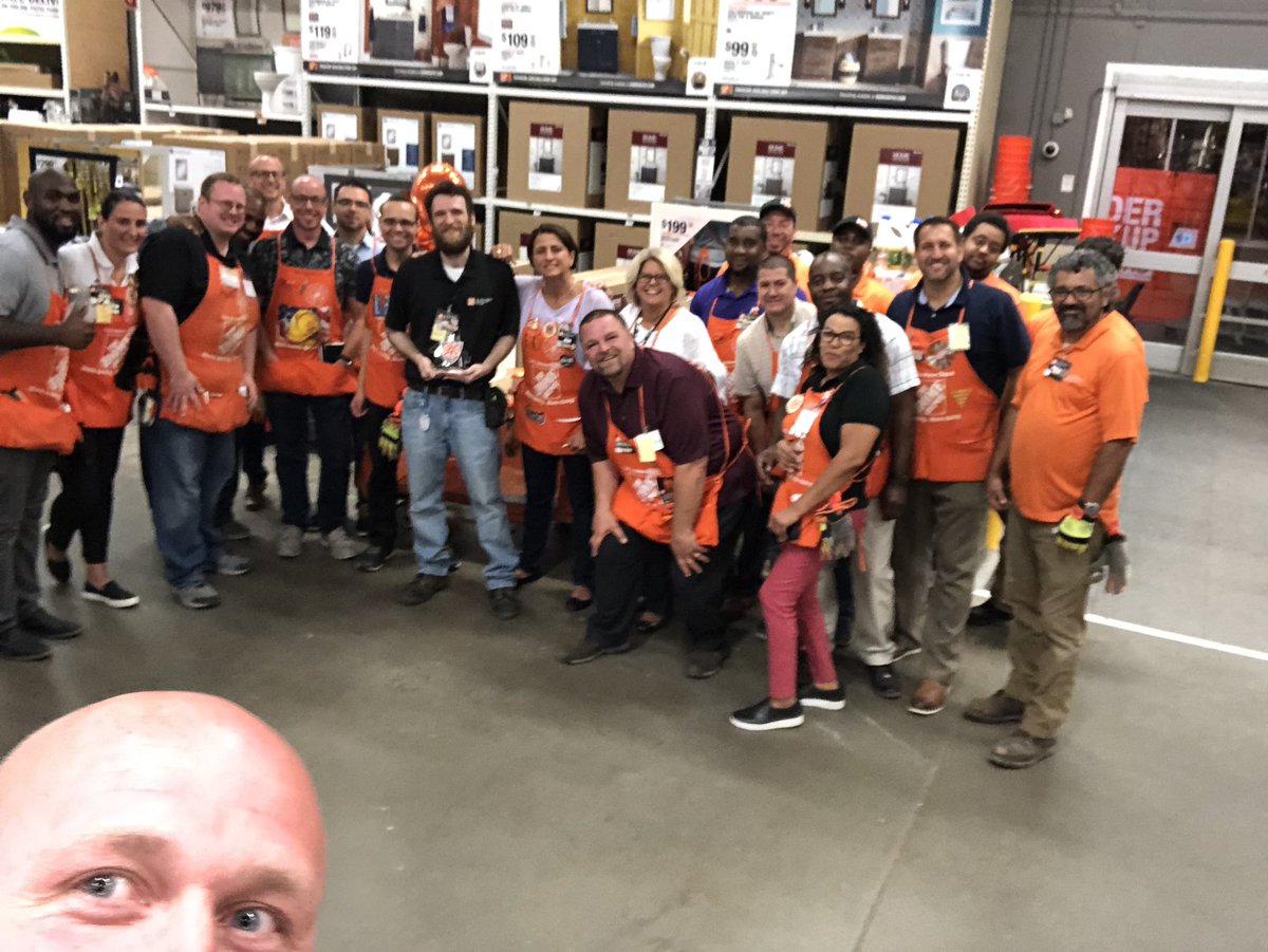 nyyroro's tweet image. Meet Roger-MET night travel SUP from D105 Hudson Valley, NY! He is trustworthy, honest &amp;amp; has high integrity! He listens/responds to the needs of our associates, suppliers &amp;amp; vendors! #LeadsByExample #NJM #YeahMET #RVPValueAward #BuildingStrongRelationships @Zyke_Munk @daryl_hagen