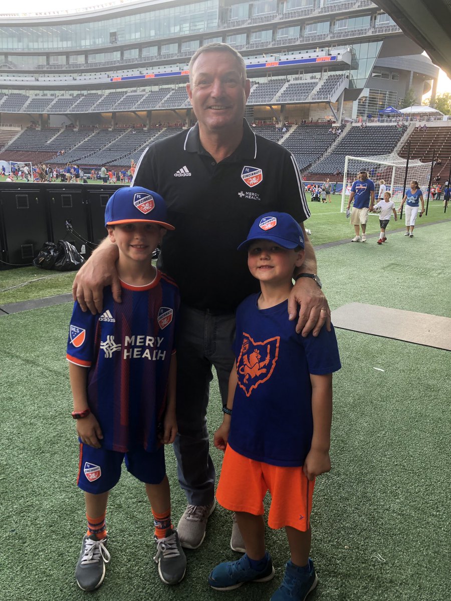 RunEatBeHappy's tweet photo. Welcome to Cincinnati, Coach! Glad we could attend your stellar welcome party! #FCCincy #FCCFanFest #letsgetsomeWs @fccincinnati https://t.co/kMS4awA5Ig