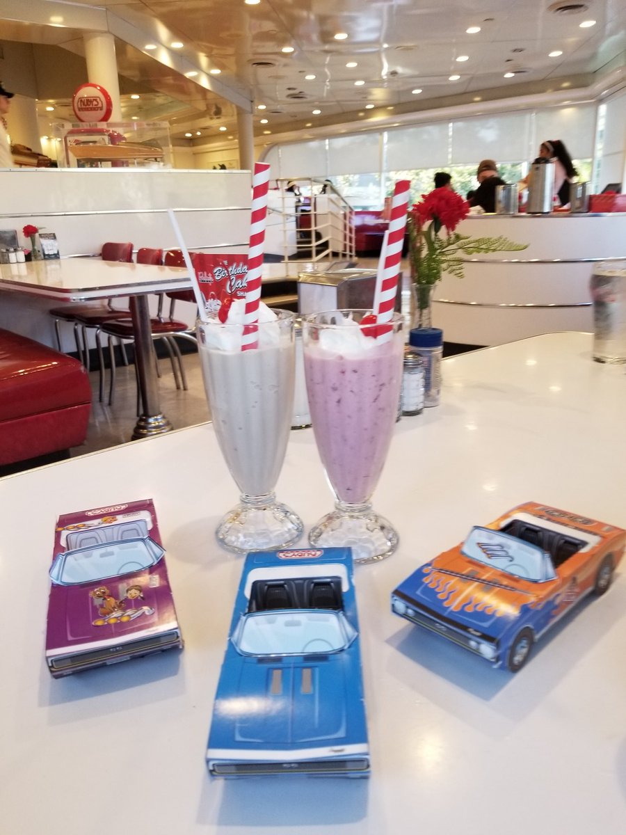 lukaDaddy's tweet photo. Ruby's diner after church https://t.co/G5n1zThGq9