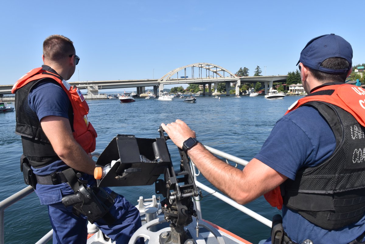 USCGNorthwest's tweet photo. Coast Guard crewmembers from Station Seattle continued safety patrols on the last day of Seafair. #USCG #ProtectingThePNW #ProtectingSeafair #CG229 https://t.co/4fgXSn0jJs