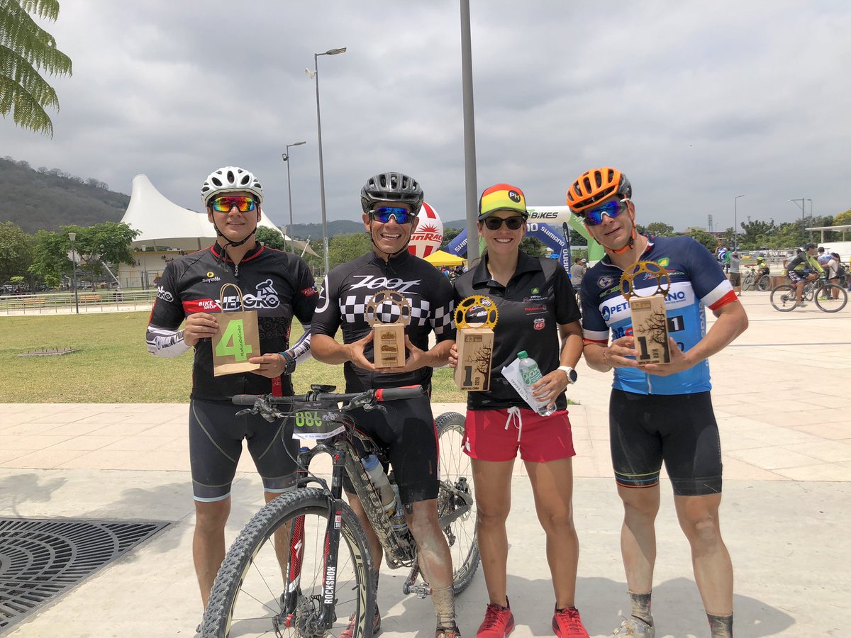 MendozaFlorcita's tweet photo. Cuando haces lo que te apasiona, lo que te inspira, lo que te relaja... La recompensa principal siempre será tener la oportunidad de hacerlo!!!...
Jugar de local tiene sus ventajas🥇#podio #fmcoaching @GARwater @precisionhydrationec #mft #teammanabí #DiosConmigoSiempre #mtblover https://t.co/hWGY9Mspd3
