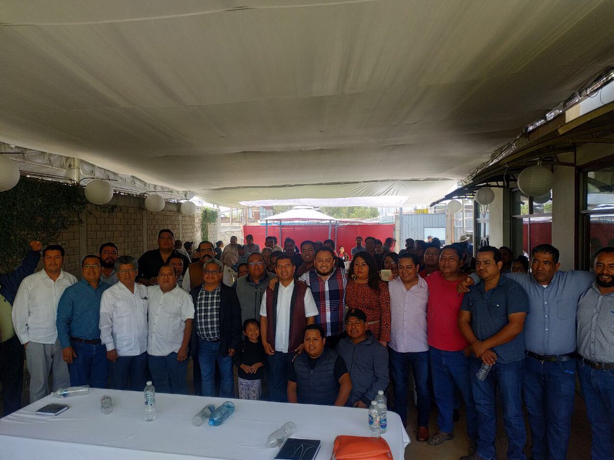 DanielGOaxaca's tweet photo. Reunión de trabajo con el Secretario del CDE de Morena el Compañero Sesul Bolaños y los Militantes y Dirigentes de nuestro Partido Morena en el Distrito de Miahutlan de Porfirio Díaz en donde escuchamos a la militancia y acordamos caminar en unidad en favor de Oaxaca. https://t.co/Mn4vMRnrft