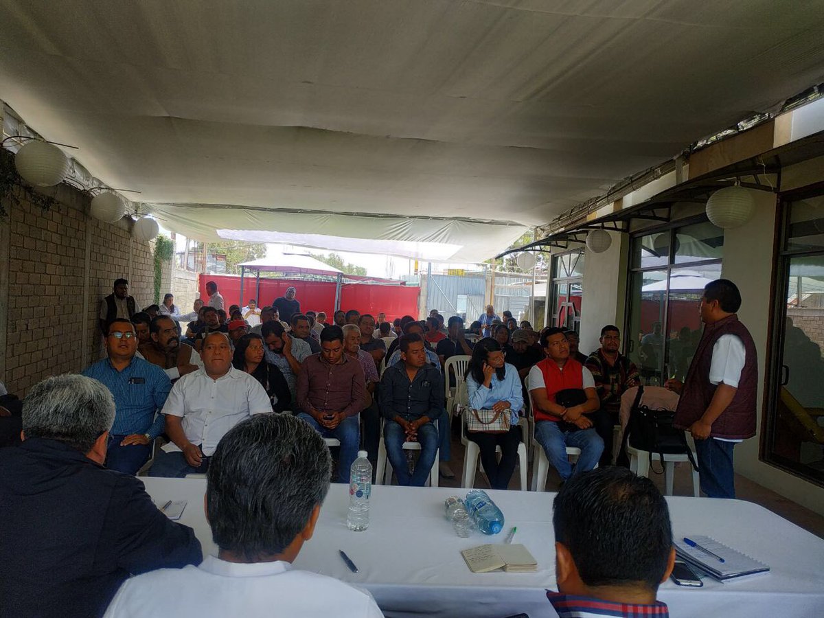 DanielGOaxaca's tweet photo. Reunión de trabajo con el Secretario del CDE de Morena el Compañero Sesul Bolaños y los Militantes y Dirigentes de nuestro Partido Morena en el Distrito de Miahutlan de Porfirio Díaz en donde escuchamos a la militancia y acordamos caminar en unidad en favor de Oaxaca. https://t.co/Mn4vMRnrft