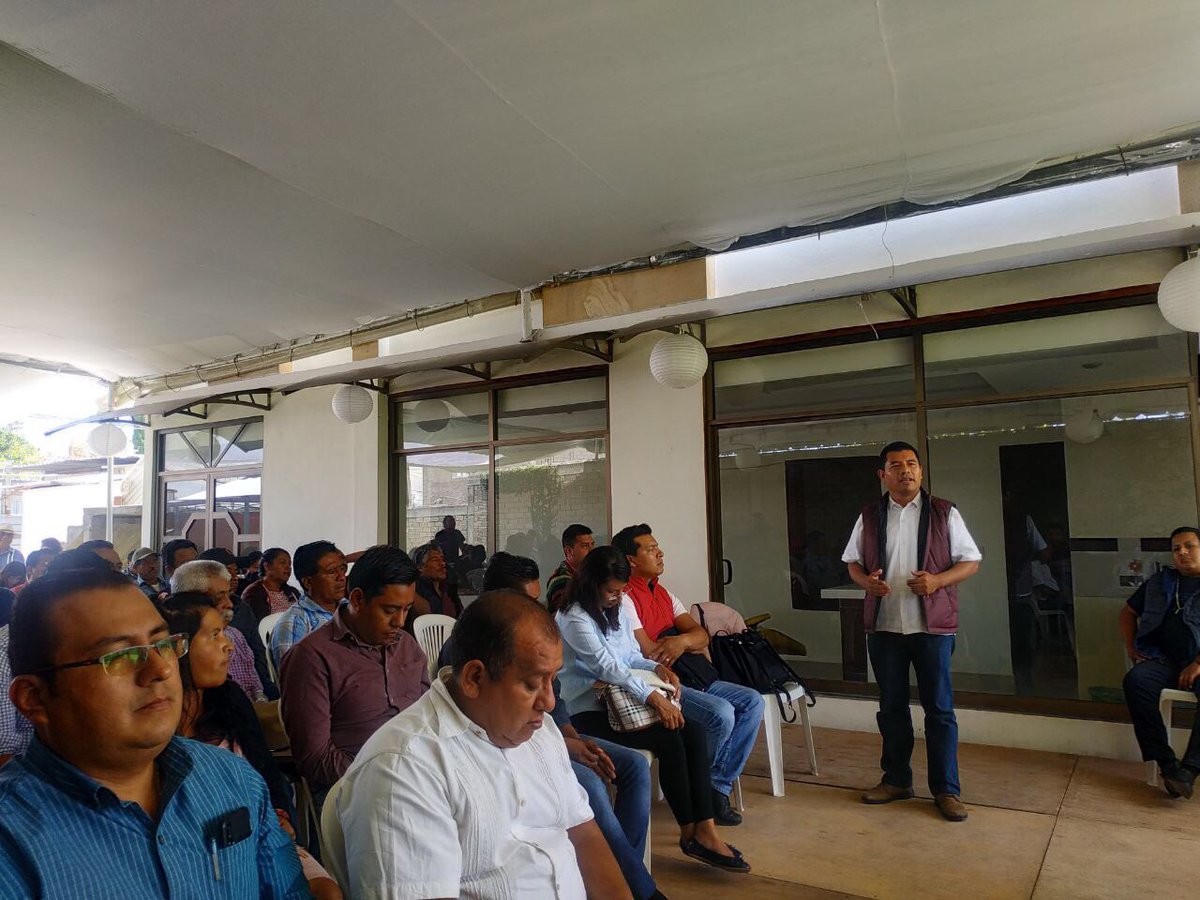 DanielGOaxaca's tweet photo. Reunión de trabajo con el Secretario del CDE de Morena el Compañero Sesul Bolaños y los Militantes y Dirigentes de nuestro Partido Morena en el Distrito de Miahutlan de Porfirio Díaz en donde escuchamos a la militancia y acordamos caminar en unidad en favor de Oaxaca. https://t.co/Mn4vMRnrft