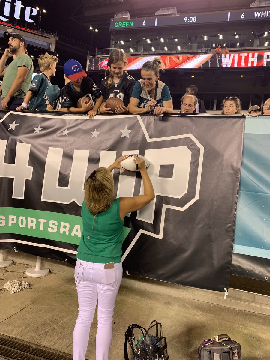 mandabrady's tweet photo. Cause she’s a true Philly icon and inspiration...@JamieApody #aspopularastheplayers @6abc https://t.co/hEqH8tusRH