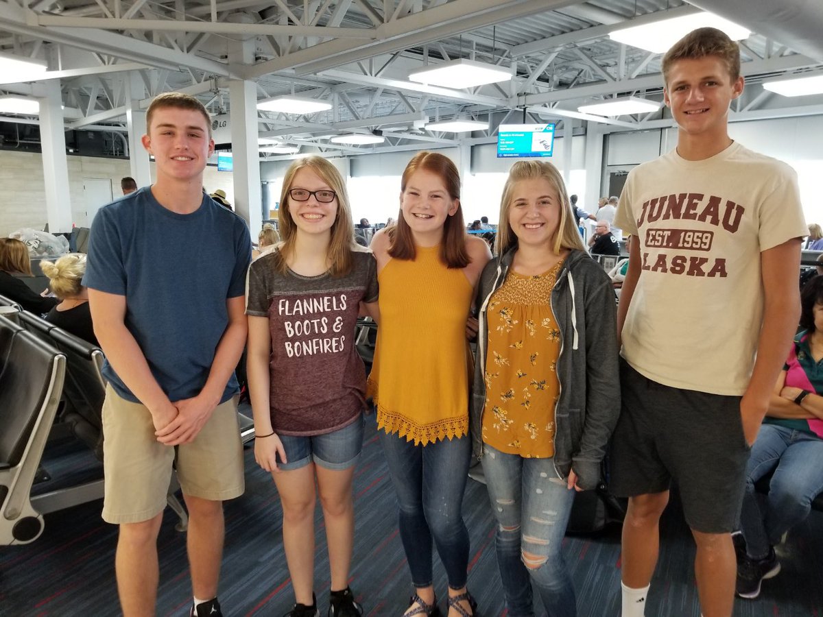 UnionHighCats's tweet photo. 5 of Union’s fabulous Sophomores heading for Chicago this morning to attend the Emerging Rural Leaders Program at The University of Chicago @unionwildcats @CoachLampkin @UnionRXI @UnionHSHoops #UProud https://t.co/YQdXBZZJUr