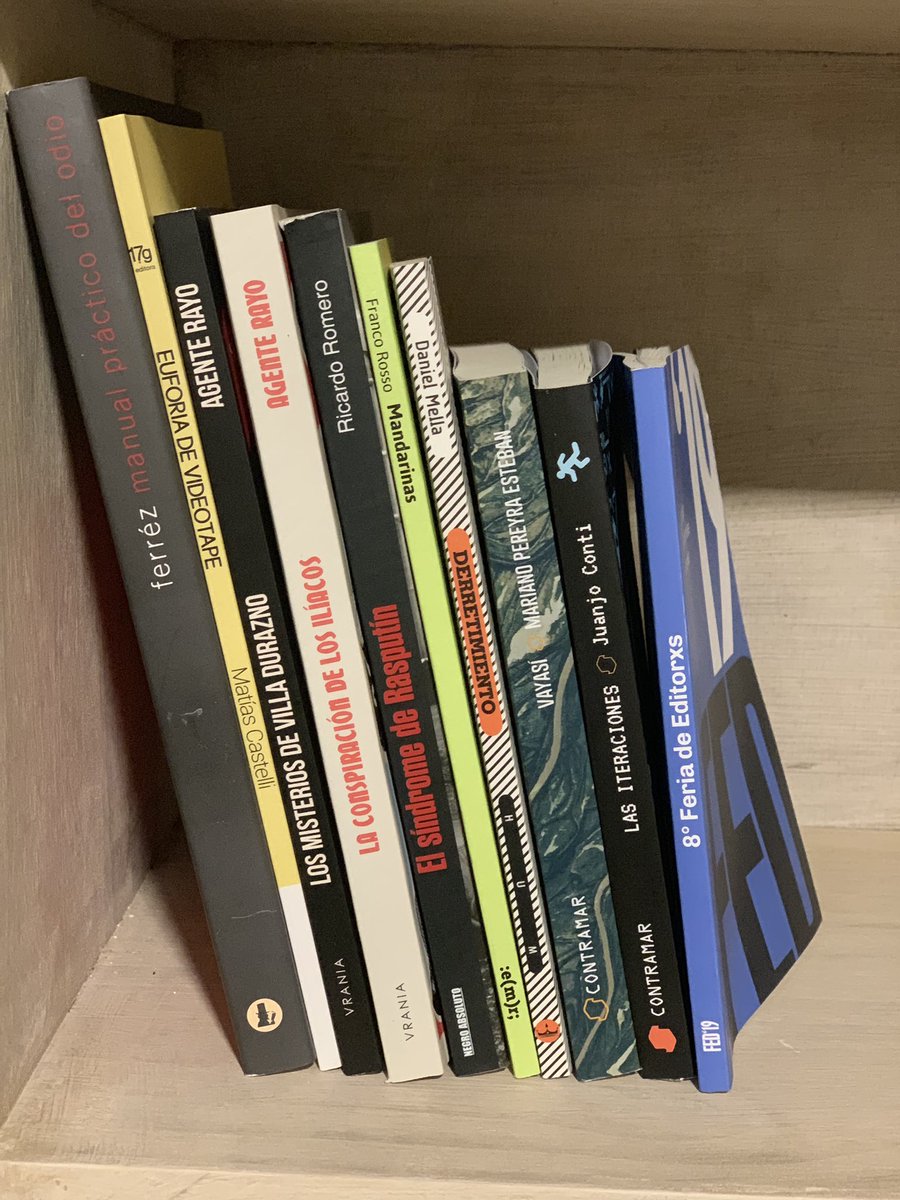 MarianoDiMaggio's tweet photo. Hermosa la @FEditores primera vez de muchas espero. Viaje relámpago con @jjconti y #AlfredoRossi amigos y escritores. Muy buena onda y algunas apuestas me traje. #FED19 #libros https://t.co/nk9IYhfIrN