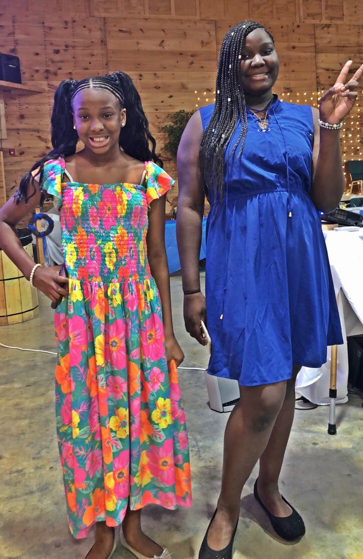 i_am_genetrice's tweet photo. My crew minus 2!! #MsGoalChasers #AAUTrackBanquet #WeRackedUp🤣🏃🏽‍♂️🏃🏾‍♀️ https://t.co/bUZvEnDc11