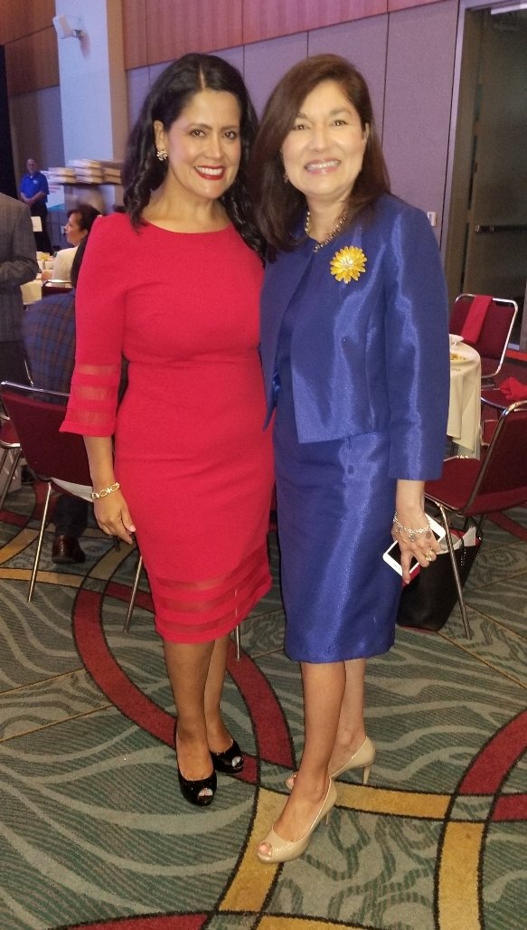 LupitaSCornejo's tweet photo. Congratulations @WeAreUnidosUS
Chair @LAChamberMaria
of the @LAAreaChamber
on #UnidosUS19. #LongLiveTheBat #BatmanExperience powered by @att at #UnidosUS19 Conference #ATTImpact @ATTPolicyCA https://t.co/lFYpD6MKfn