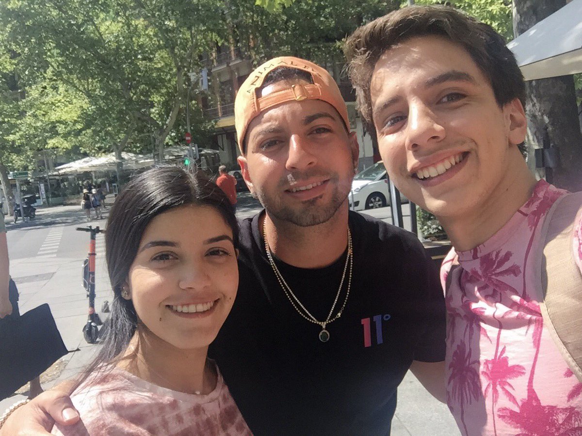 troncaDJ's tweet photo. Después de más de 7 meses sin ver a mi novia, hoy es la primera vez que salimos juntos a pasear por Madrid. ¿Y lo primero que nos pasa? Nos conseguimos a Justin Quiles! Es el mejor día de mi vida amigos @JQuiles crack, Dios. Venezuela (en España) te quiere. https://t.co/LpILkb49Gg