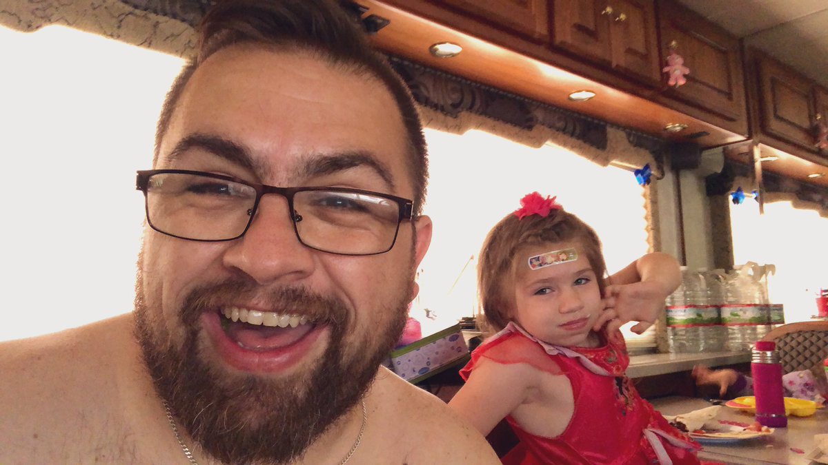 FraddysLife's tweet photo. What does one do when it’s So HOT Outside!!! Eat Tacos.. #food #tacos #hot #Yum #fraddyslife #sogood #livinglife #dadlife #fulltimervfamily #love #smile https://t.co/R6Ehk29mQd