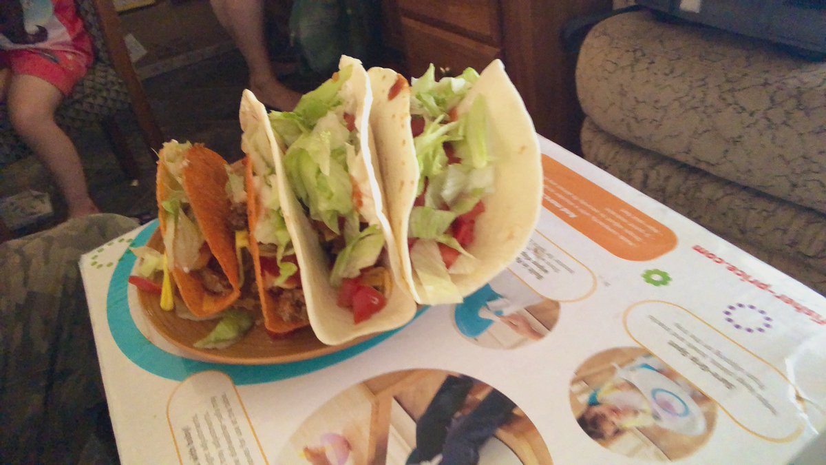 FraddysLife's tweet photo. What does one do when it’s So HOT Outside!!! Eat Tacos.. #food #tacos #hot #Yum #fraddyslife #sogood #livinglife #dadlife #fulltimervfamily #love #smile https://t.co/R6Ehk29mQd