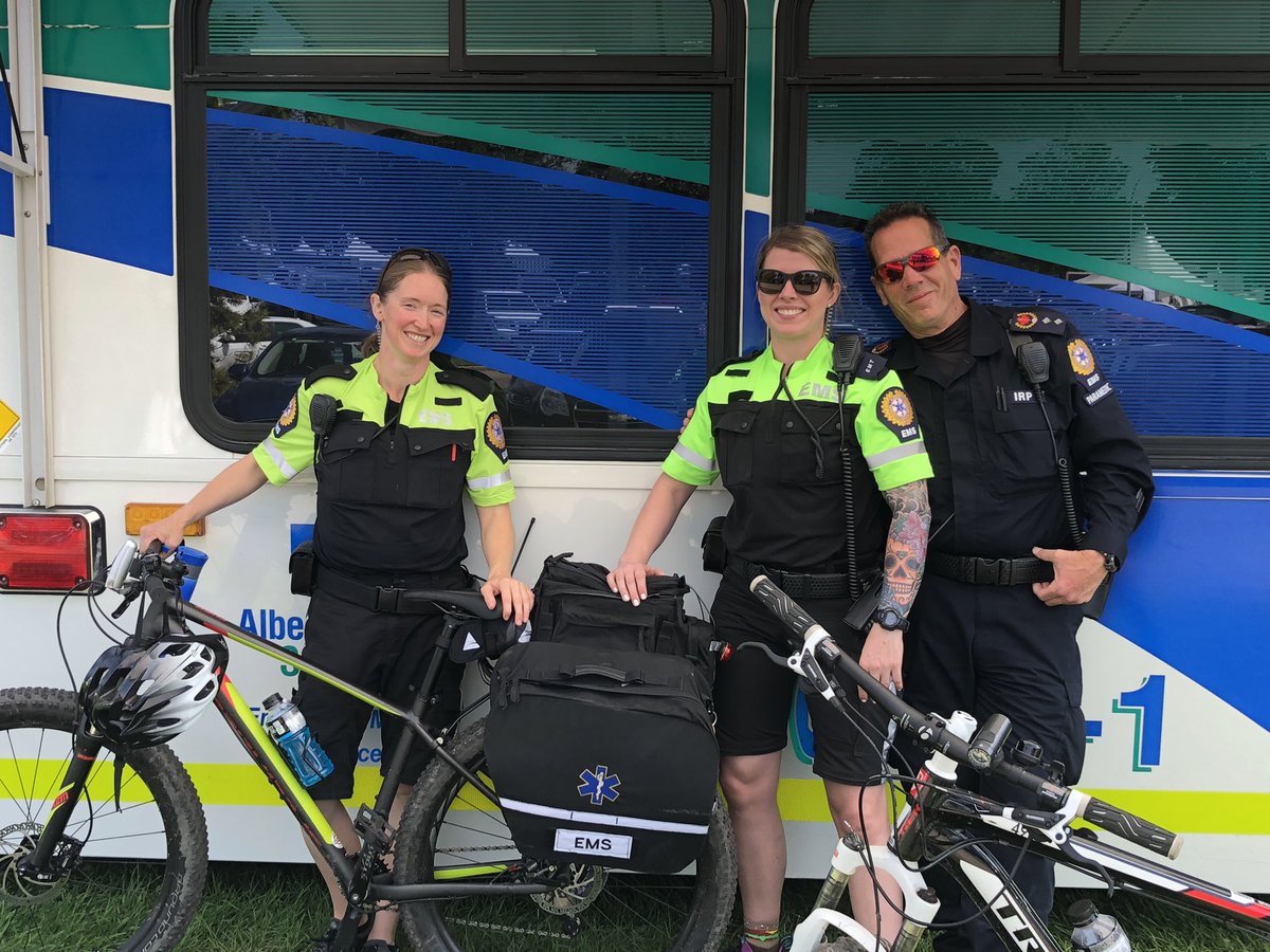 AHS EMS Paramedics Elizabeth, Paige &amp; David providing medical support at Edmonton’s Heritage Festival. #yourEMS <a href="/AlisonKabaroff/">Alison Kabaroff</a> @g_mcalisterEMS @SpecOpsWiggins