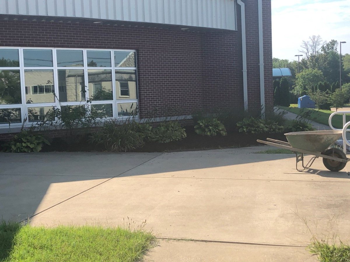 A very special thank you to Northeast Christian Church for getting the outside of Crestwood Elementary ready to receive students, parents and families! #LoveTheVille @NECCWired <a href="/OldhamCoSchools/">OldhamCo Schools</a> <a href="/CrestwoodEle/">Crestwood Elementary</a>