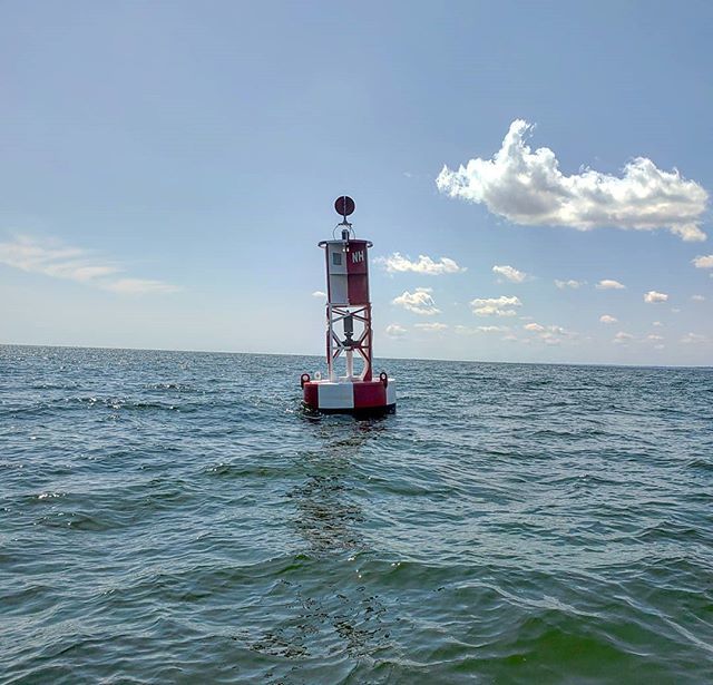 We made it past the New Haven Safe Water Bouy! Ventured out into the #LongIslandSound for a bit. #NewHaven #safeWater #safeWaterBouy #MCA #dotDash #NewHavenHarborChannel #NewHavenHarbor #sailing ift.tt/2T5qm4G