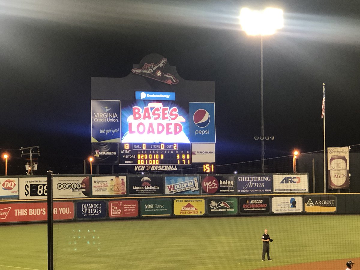 oceanjess21's tweet photo. Fun @GoSquirrels game the other night. #BaseBall #havefungonuts #family #MakingMemories #boymom #rva #flyingsquirrels #nutasha #nutzy https://t.co/A9M4Q39WGm