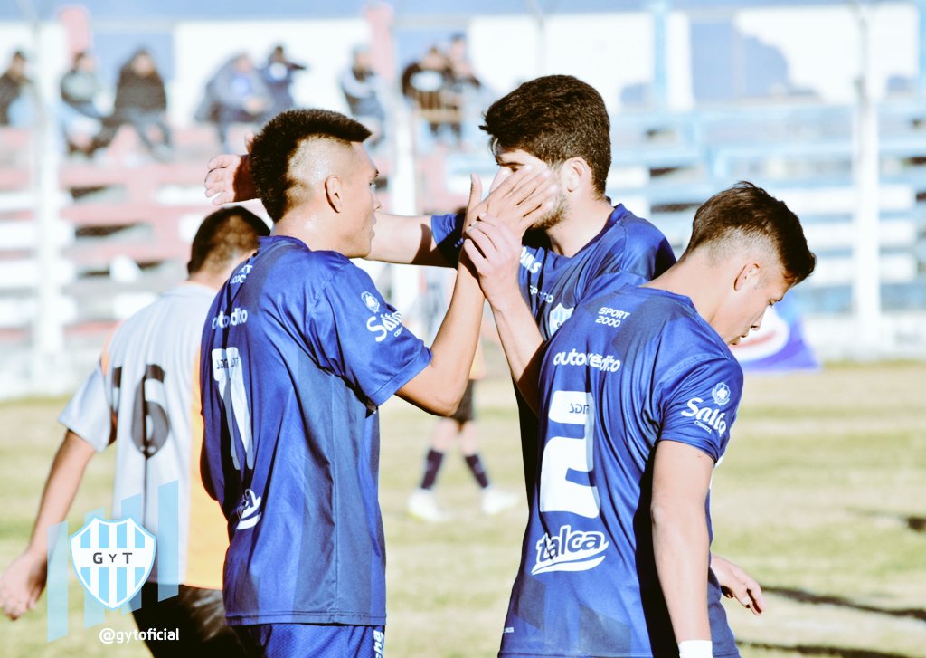 gytoficial's tweet photo. #VamosLosPibes || El festejo de los chicos por otro nuevo triunfo. La próxima fecha será en casa frente a #AtleticoSalta #TorneoAnual https://t.co/Z9jf6bt1t5