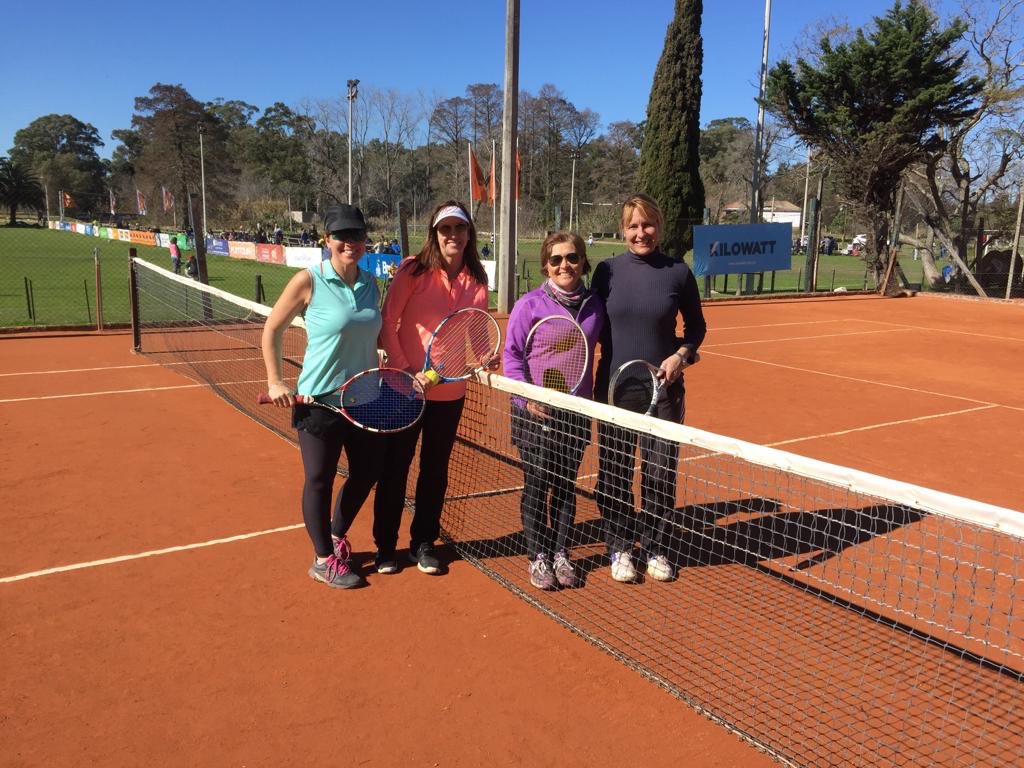 CarrascoPolo's tweet photo. Compartimos imágenes de la visita del Club Internacional de Tenis hoy en el Club!! 
También plantamos un Lapacho Rosado en la zona del Club House de Tenis con algunos socios que nos acompañaron. #eldiadelarbolcontinua 🌱
#domingodetenis
@ClubInterTenis https://t.co/sptkIAlUIA