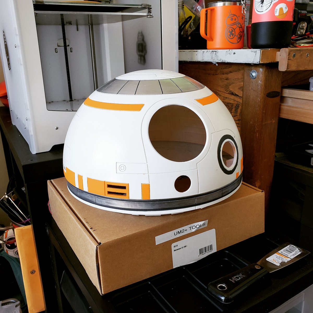 Aeyoqen's tweet photo. It's looking more BB-8 and less jankJank-8. #bb8builders https://t.co/1stEluxHe7