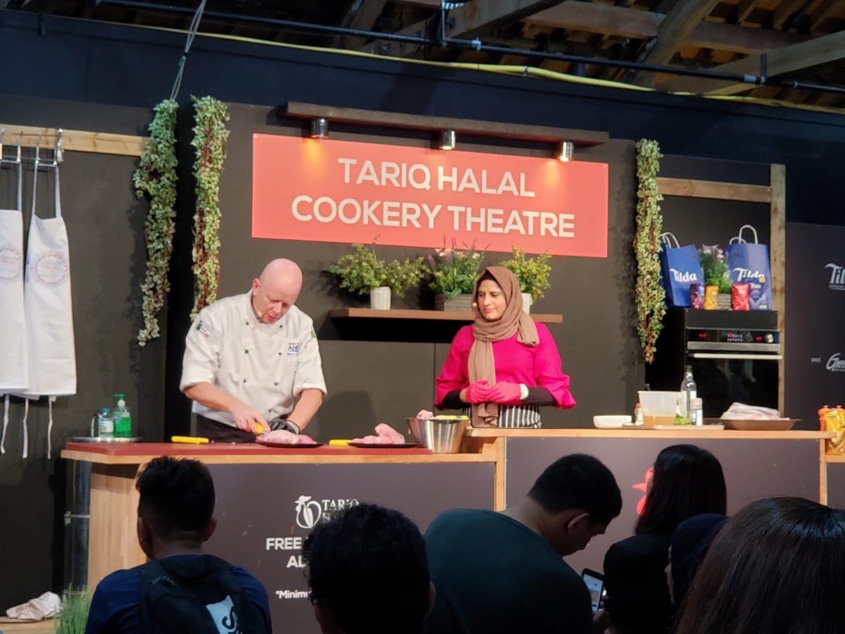 The day is not over, a big congrats team #Halalfoodfestival for buzzy two days. Thx @MartinEcclesBu1
Big thank you & shout out to a few of the sponsors @AHDB_BeefLamb @TildaBasmati whom provided rice, #lamb #Euroqualitylamb 
@TariqHalal who were the main threatre sponsor.