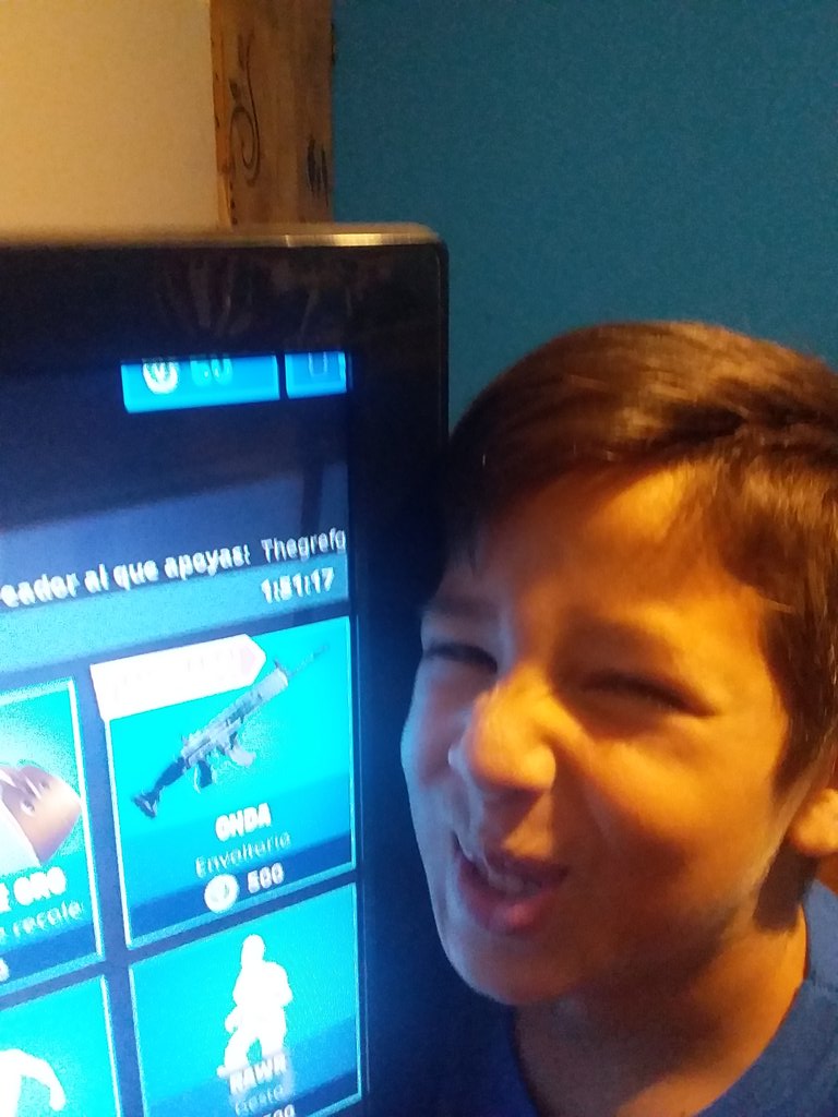 Alexandeeer103's tweet photo. #PaseDeBatallaTheGrefg  mi hermano a tope con la cope $_$ https://t.co/SPY5zp2EoC