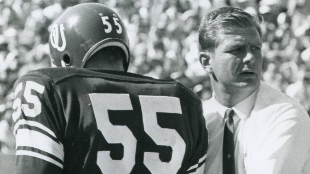 SoonerTracker's tweet photo. 1966 #Sooners Throwback concept. Need this to become a reality. https://t.co/QUbfMCW58Y