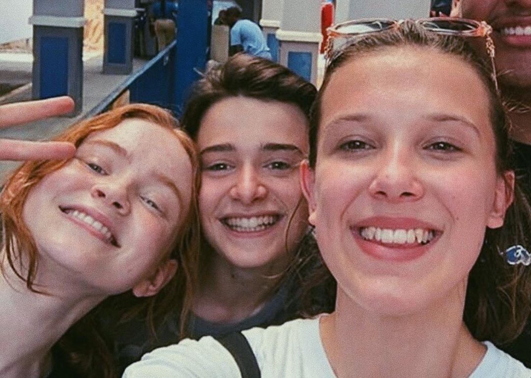 Финн вулфхард и тимоти шаломе. Финн вулфхард 2022. Noah and that who cast. Millie bobby brown and finn wolfhard. Ben platt and his boyfriend.