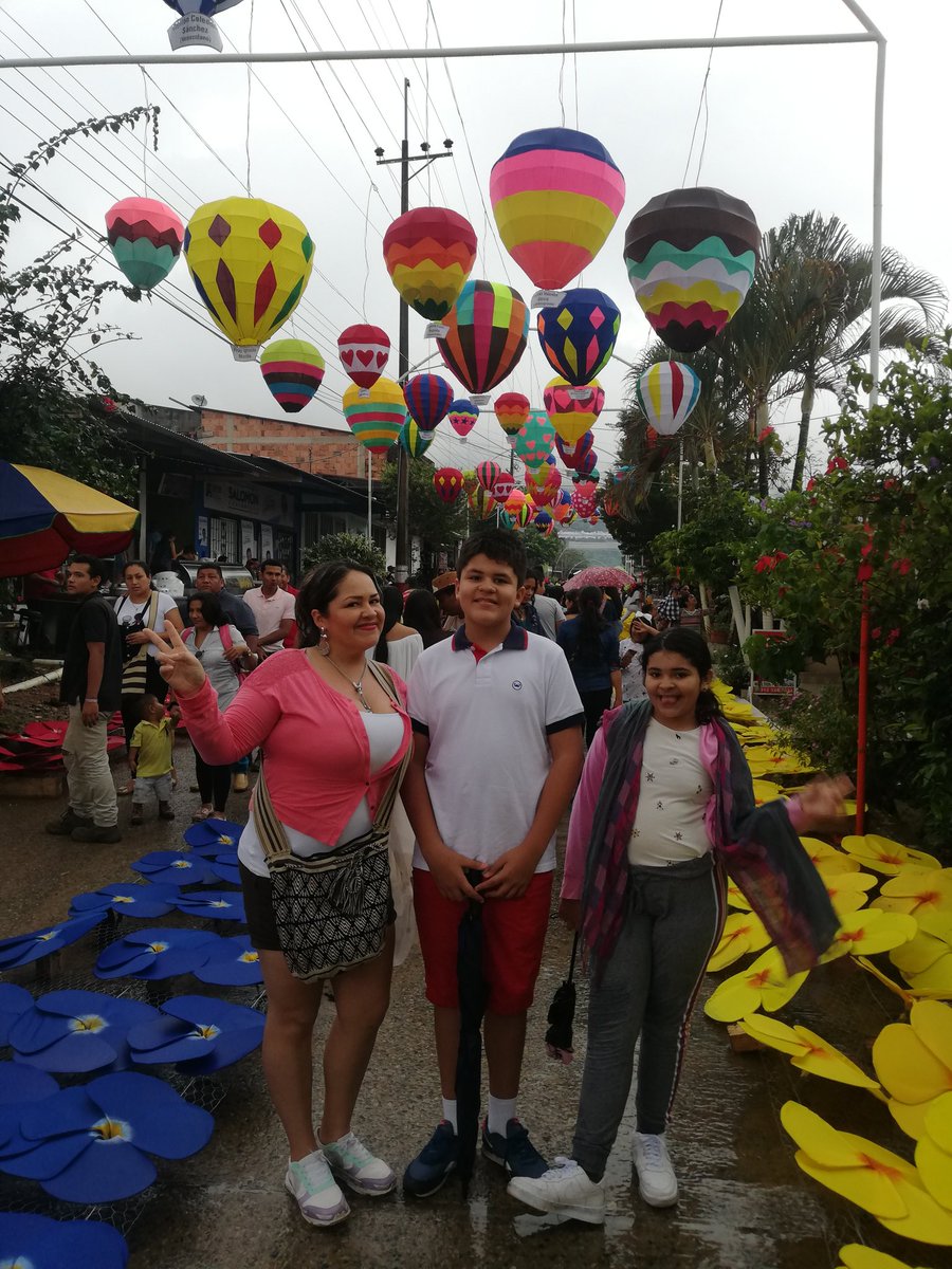 lilianabarrer11's tweet photo. De #MiYopal #Morro #Casanare para el 🌏 mundo. #CapadociaCriolla. Porque cuando pintas tu vida con hermosos colores es más bonita. 🎋 https://t.co/hQKlpbkhKl