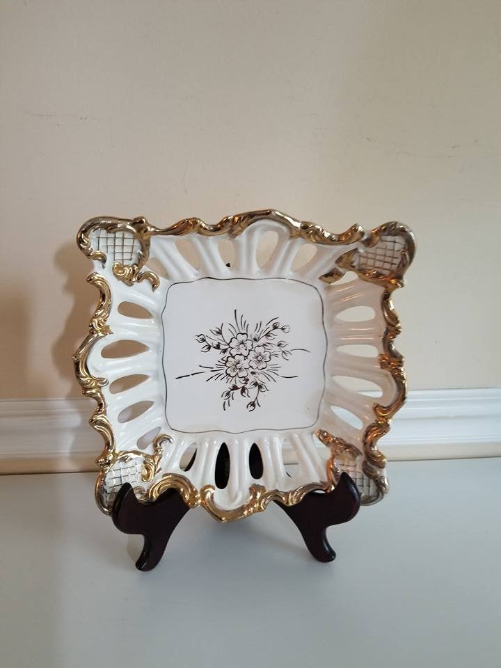 JunkYardBlonde's tweet photo. Antique Reticulated Bowl, Gold and White Lace Edge Dish, Vintage Pierced Trinket Dish, Ceramic Fruit Bowl, Gold Gilt, Shabby, Cottage Chic https://t.co/iYjv9e1Iob #Etsysellsvintage #JunkYardBlonde #Gotvintage #LaceEdge https://t.co/1uaIZg2tX1