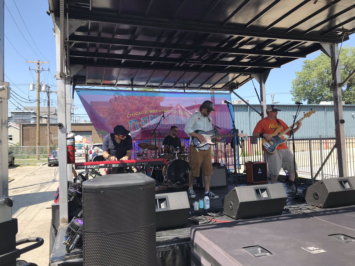 JeffFrank's tweet photo. Some pics from #DeadFloyd this afternoon at Chicago Brewery District’s Dancing in the Streets https://t.co/qgda9NB89d