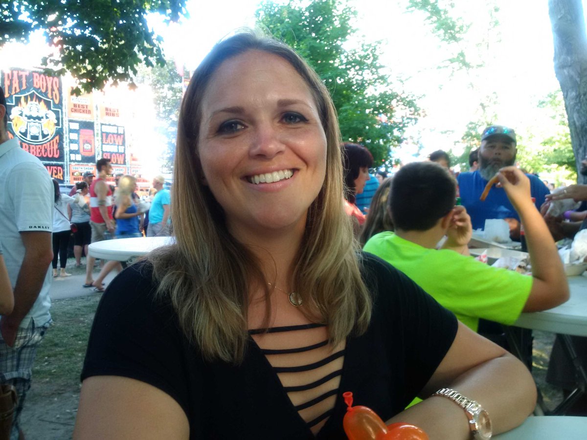 #ldnont Great crowd at Ribfest. The weather is perfect and the food is fabulous.