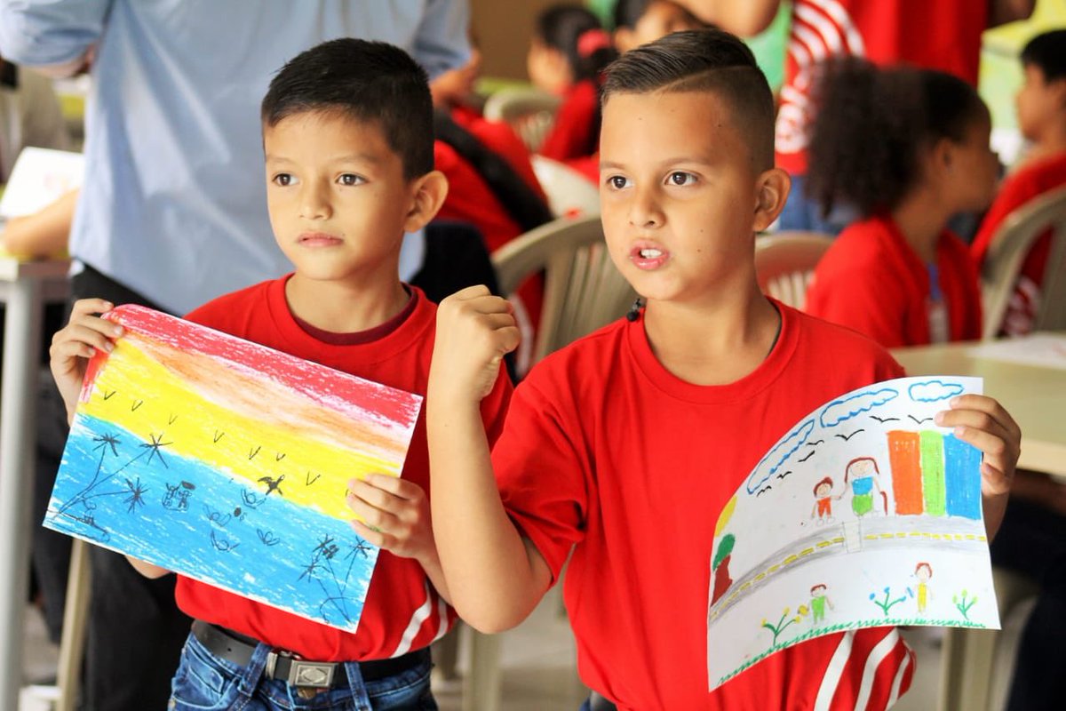 JorgeAcaiturri's tweet photo. Cada uno de ustedes puede cumplir sus sueños, no permitan que nadie les diga que no!
Algunos de estos dibujos serán expuestos en #Kansascity con obras de todo el mundo!
Gracias #ChildenInternacional2019 por incentivar el arte en los más pequeños! @dasealcaldiagye @cynthiaviteri https://t.co/pT0t60vAyN