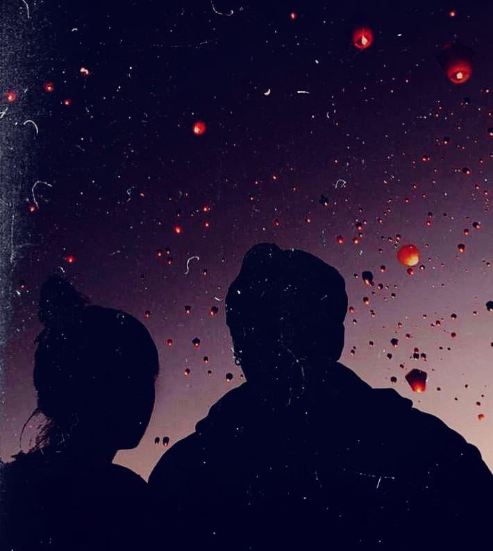 يا نور دربي.. لقد نسجت لصورتك بروازاً من ضلوعي، وجعلت عيوني لها حرساً، وقلبي لها خادماً، لو حاولت أن أصف لك ما بقلبي من حب لنفذت جميع أوراق العالم، فأنت بالنسبة لي كل شيء في حياتي، أنت عمري ومستقبلي وحاضري وأحلامي، وثقي ثقةً تامة أنني لا أستطيع مخاصمتك، أو الابتعاد عنك