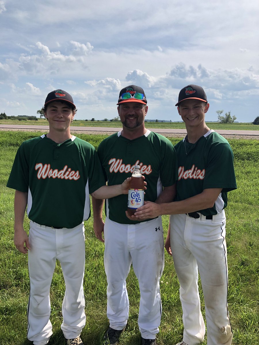 Ducks win a wild one 10-7 vs <a href="/MLRoyals/">Royals</a> Hamms pog brought to us by Affordable Jetting #1 in #2 business goes to @Scarlet12Jet 3 hits n Nate phinney with a big hit and closed the door on the bump! Duck travel to <a href="/BlueEarthPirate/">Blue Earth Pirates</a> Friday 7:30 #soarwoodies #ducksflytogether