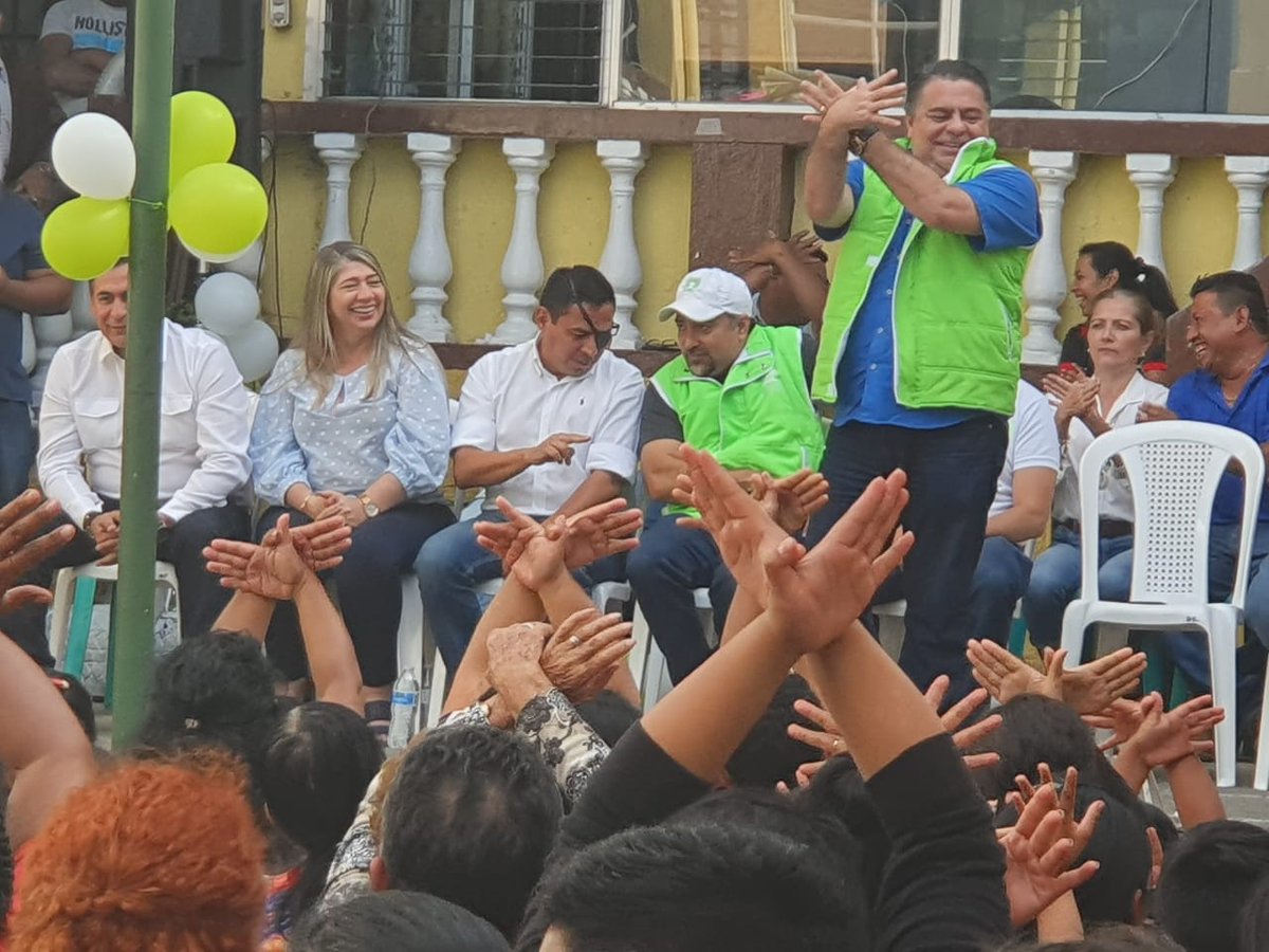 jajofd's tweet photo. A 7 dias de las elecciones, con equipo de trabajo del candidato a alcalde de Podemos en Mixco, Wagner Roldan, quienes se unen en apoyo a @SandraTorresGUA Presidente . https://t.co/En74KvGyAQ