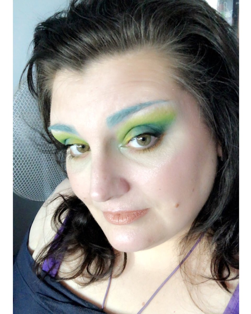 velmakelly13's tweet photo. Loving the new #Slush2Palette from #SeptemberRose, stunningly bright, all matte palette which lasted all night without fading. Code BOMBER (affiliated) saves you 10% and thereโs a bundle option avail with the original Slush. Brew, the non boring neutral palette, is also in stock! https://t.co/X0OtoZu2XK