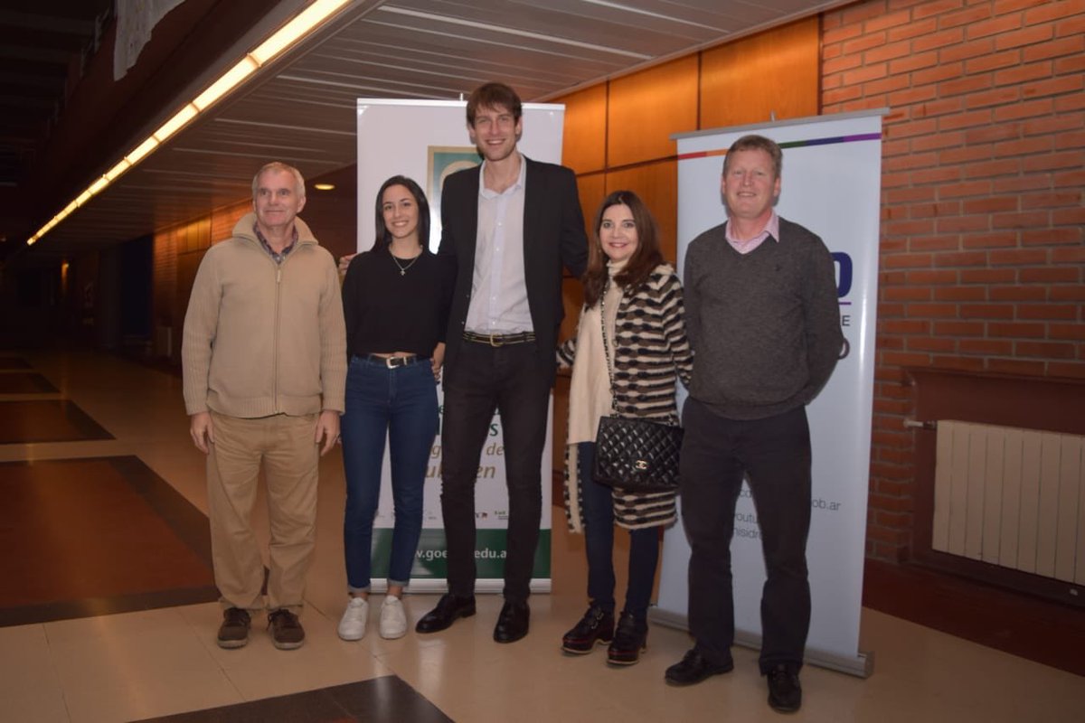 HCDSanIsidro's tweet photo. #CulturaHCD | “Que Nadie quede Afuera”
👉🏻 Así transcurrió un nuevo encuentro del ciclo #ProtagonistasSi en @goetheschuleba 🙃
Ralf Niedenthal de Todos Hacemos Música, Verónica Silva de @ApprendookArg y Miriam Nujimovich, fundadora de Handy Inclusiva hablaron de sus proyectos. https://t.co/BC977u7Mcs