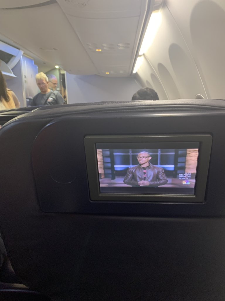 1_phyllis's tweet photo. Feeling like the boss @notinrussell with an upgrade #4throw #luxury #shortlived #backtoreality https://t.co/7qUWbkejhh