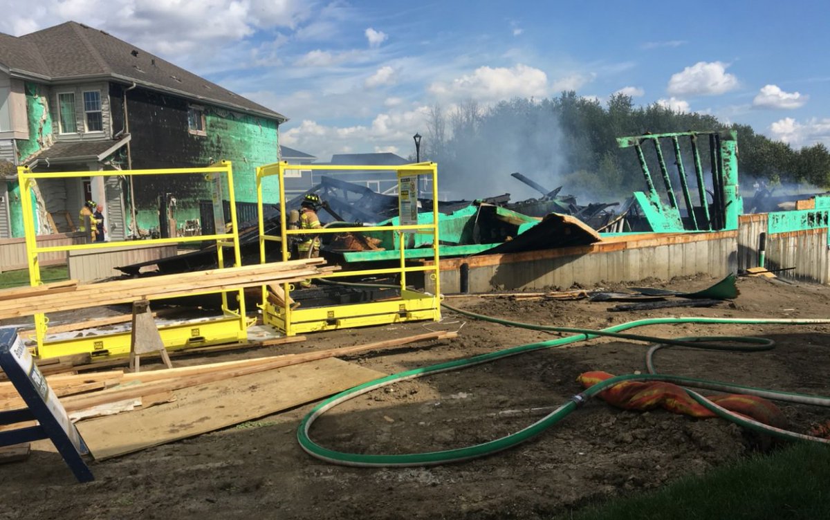 ctvedmonton's tweet photo. Flames flatten home under construction in west Edmonton
https://t.co/a7EHNi6S4z
#yeg https://t.co/UhigzpBZVP