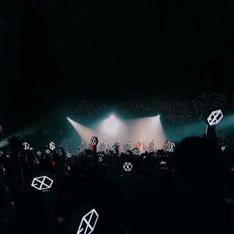 Vinananda__'s tweet photo. 생일 축하해 EXO-L 사랑해요 ♡

#5YearsWithEXOLS 
#5YearswithEXO 
#엑소엘_5살_축하해 https://t.co/WkvbuZiaMe