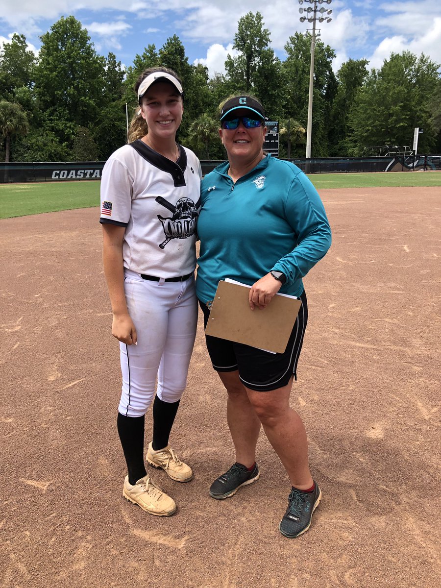 Emilie_Teall's tweet photo. Had a great time at Coastal Carolina camp.  Incredible campus and facilities.  Thank you @coach_kgreen @daniellepenner staff and players for the great experience.  See you at camp in the fall. #tealnation @CoastalSoftball https://t.co/DJENTH4ViZ