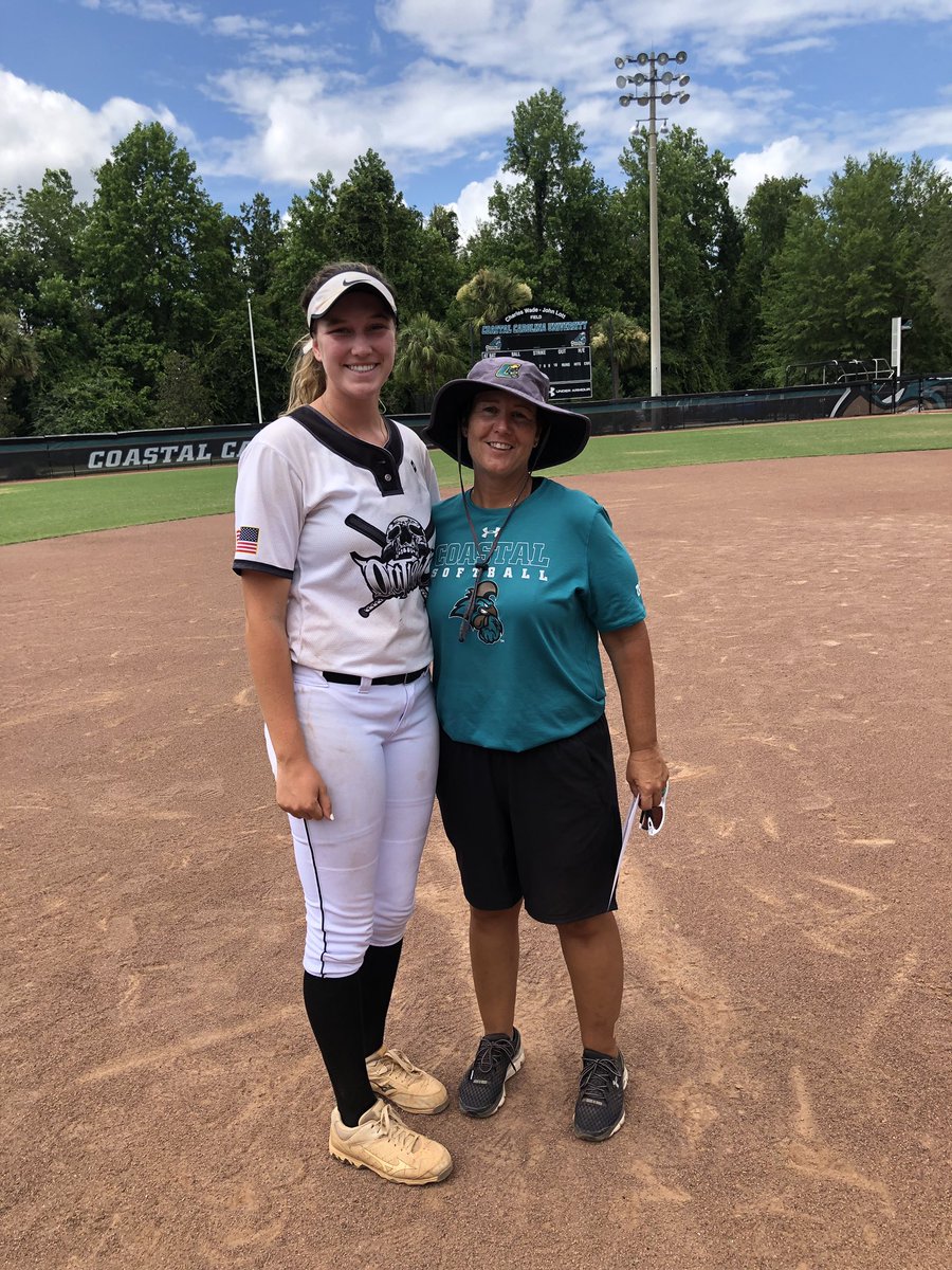 Emilie_Teall's tweet photo. Had a great time at Coastal Carolina camp.  Incredible campus and facilities.  Thank you @coach_kgreen @daniellepenner staff and players for the great experience.  See you at camp in the fall. #tealnation @CoastalSoftball https://t.co/DJENTH4ViZ