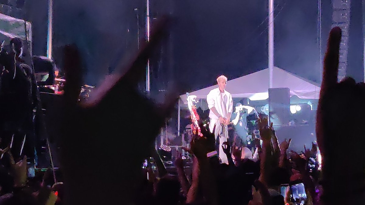 ItzTexas__'s tweet photo. So this weekend me and the wife went to @estfestohio and we had one of the best weekends ever. From the music to the people there and the entertainment @machinegunkelly had set up it was amazing. It was our 1st est fest but it won't be our last!! #estfest2019 https://t.co/Qboysuf5an