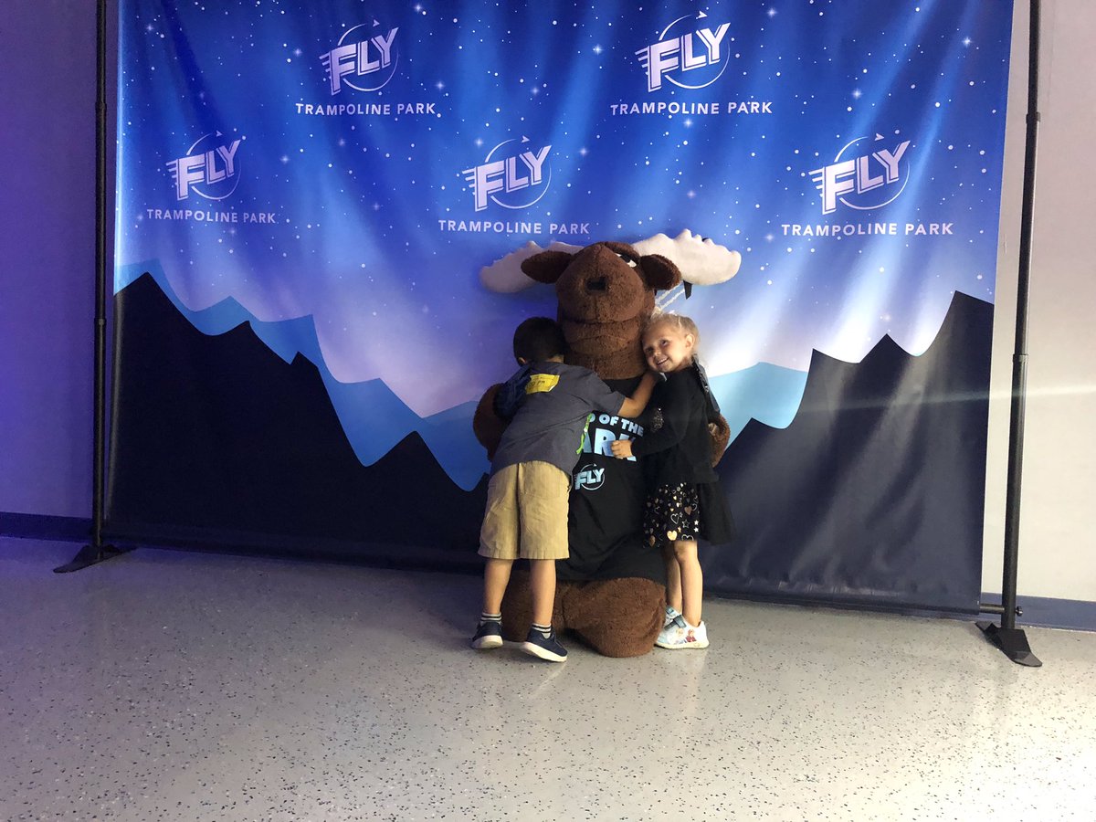 FlyWasilla's tweet photo. Murphy the Moose is always up for pictures and hugs at Fly! #ComeFlyWithUs and get a pic with Murphy! #FlyWasilla #MurphyTheMoose #Jump #Fun #KodakMoment https://t.co/nTie0KhRoB