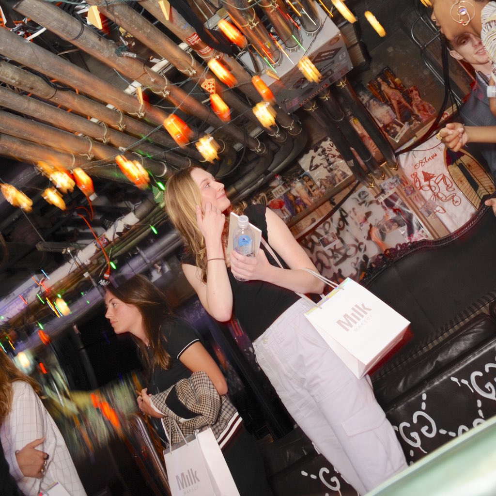 Fashion Scholarship Fund tweet media