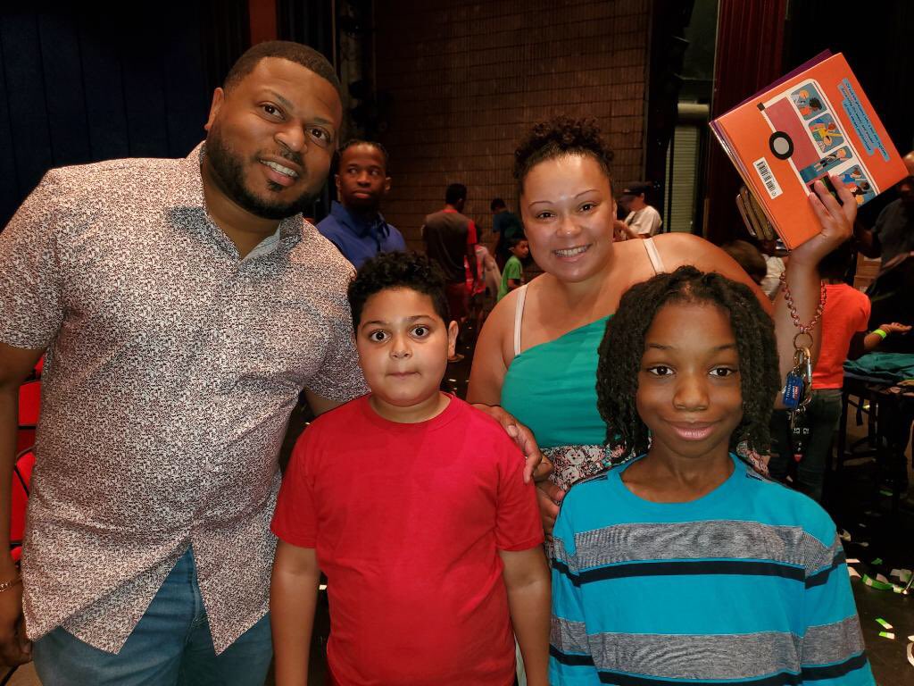 BannekerPanther's tweet photo. Principal Unger meeting and greeting the families @ KCKPS back to school event 8/3/2019 @BannekerPanther @PrincipalKUnger @TMSanders2 https://t.co/QRanrkXbBU