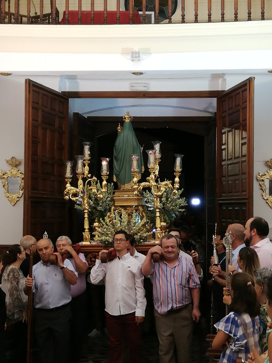 ermitagilena's tweet photo. La Virgen termina su recorrido procesional con gran participación del pueblo de Gilena.
Muchas gracias a tod@s. https://t.co/W4DxPds6tf
